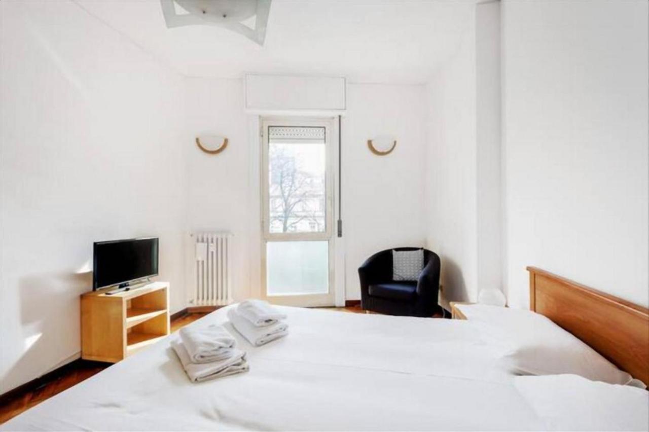 Porta Romana Comfortable Flat Con Balcone Milão Exterior foto